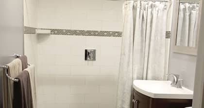 Cozy escape close to downtown, stadiums & parks