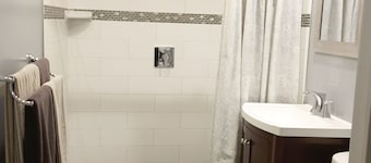 Cozy escape close to downtown, stadiums & parks