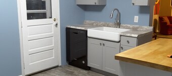 Cozy escape close to downtown, stadiums & parks