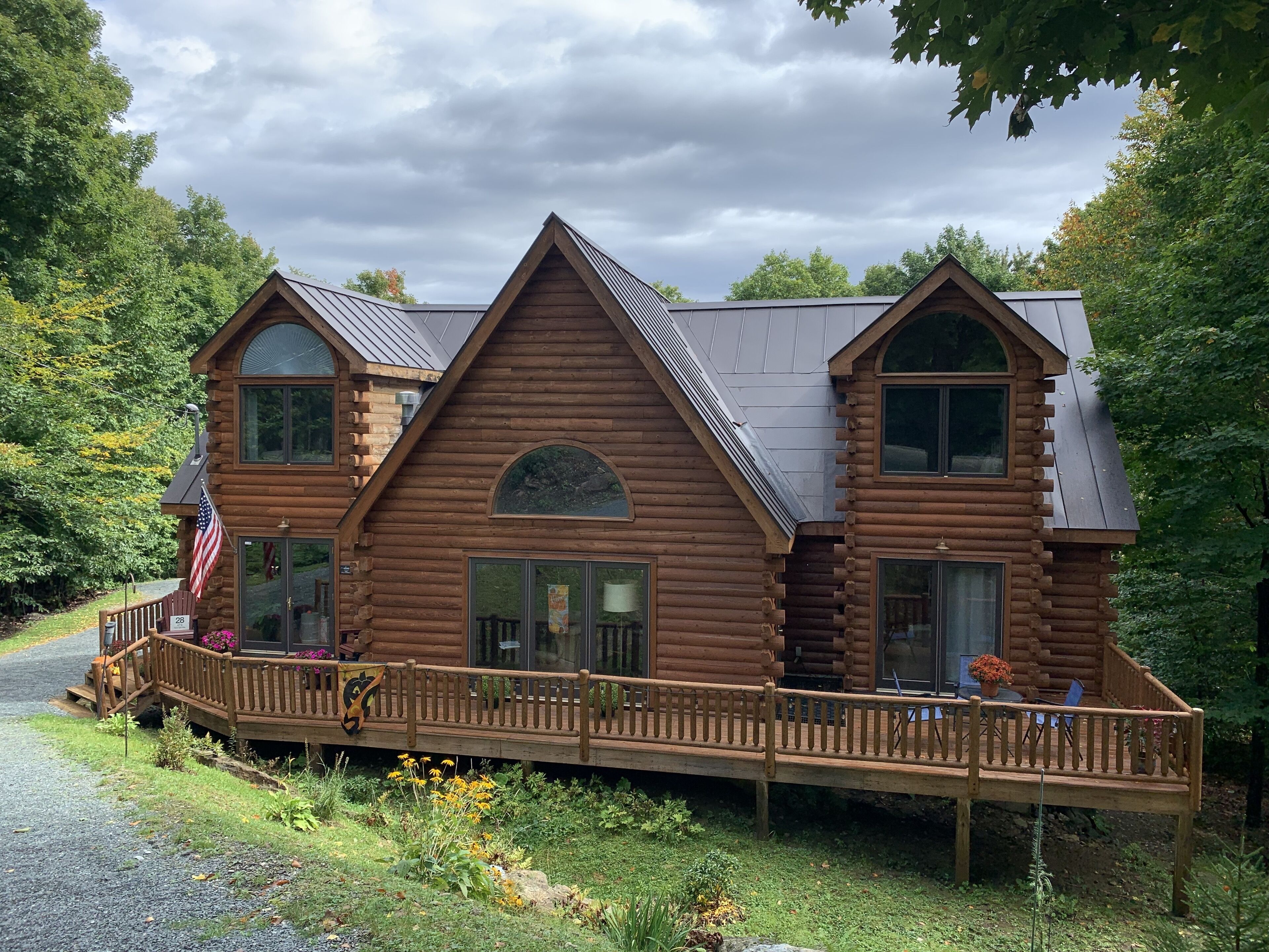 Spacious log home offering winter mountain views & gorgeous sunrises. 
