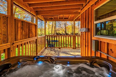 Cuddling On The Creek Couples only romantic " TINY CABIN" retreat!!!!