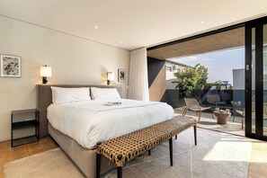 4 bedrooms, desk, iron/ironing board, WiFi