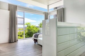 3 habitaciones, escritorio, tabla de planchar con plancha y wifi