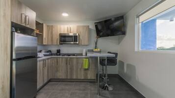 Refrigerador, microondas, horno y parrilla de estufa