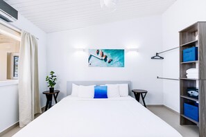 1 dormitorio, tabla de planchar con plancha, wifi y ropa de cama