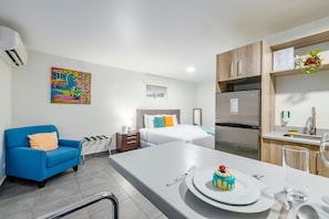 Iron/ironing board, WiFi - Studio w/ KingBed & Pool close to Palm Beach (Noord)