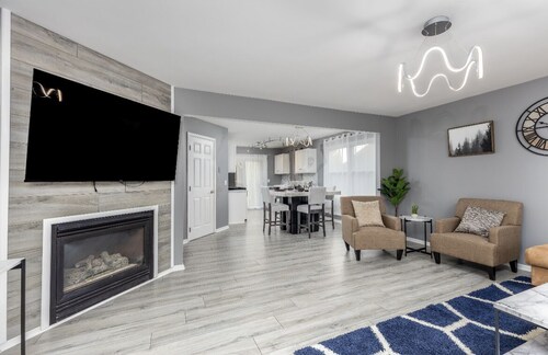 Luxury Chic Villa with Fireplace