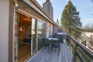 Outdoor dining - CAMELBACK CABINS 109  “BRAND NEW and TOP LEVEL” COMMERCIAL PIZZA OVEN !!! (Tannersville)