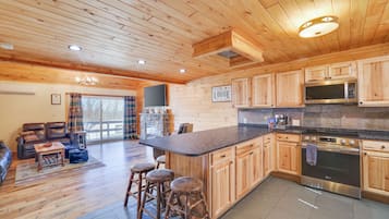 Dining tables, kitchen islands