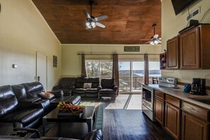 House (Hoot Owl @ Table Rock Lake - AMAZING ) | Exterior