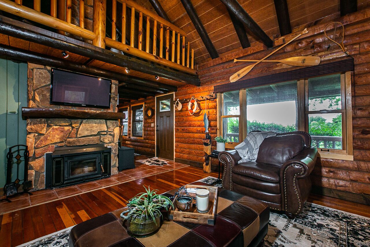 Una Smart TV, una chimenea