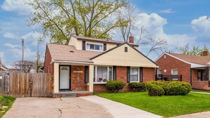 A two-story house with a front porch, a brick exterior, and a small front yard. - Luxe 7 bdr 4 Fullbath with Jacuzzi on West side Detroit (Detroit)