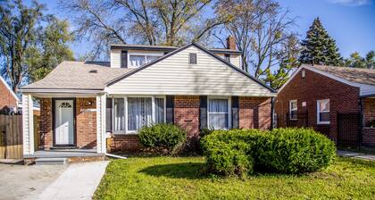 Luxe 7 bdr 4 Fullbath with Jacuzzi on West side Detroit