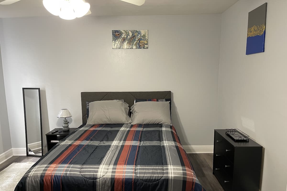 3 bedrooms, blackout drapes, iron/ironing board, WiFi (free)
