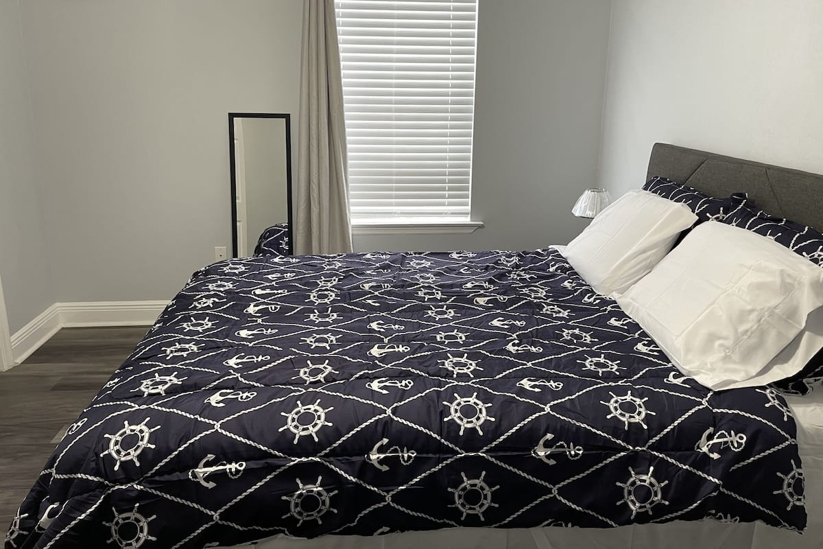 Room | 3 bedrooms, blackout drapes, iron/ironing board, WiFi (free)