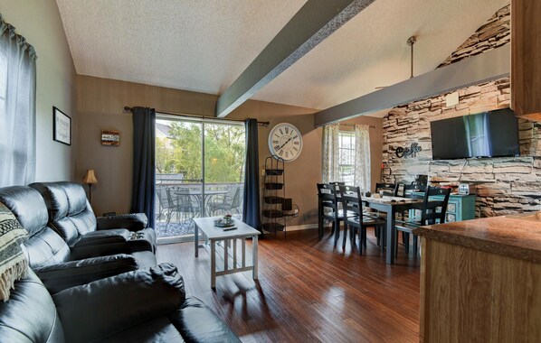 Condo (Memory Maker Condo - Great location -) | Exterior - Memory Maker Condo - Great Location - Updated - Walk to Restaurant and Store! (Branson)