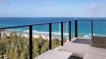 Apartamento de lujo, 3 habitaciones, vistas al mar (Skyrise) | Vistas del balcón
