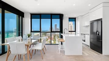 Two Bedroom Ocean View | Dining room