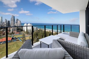 Apartamento de lujo, 3 habitaciones, vistas al mar (Skyrise) | Vistas del balcón