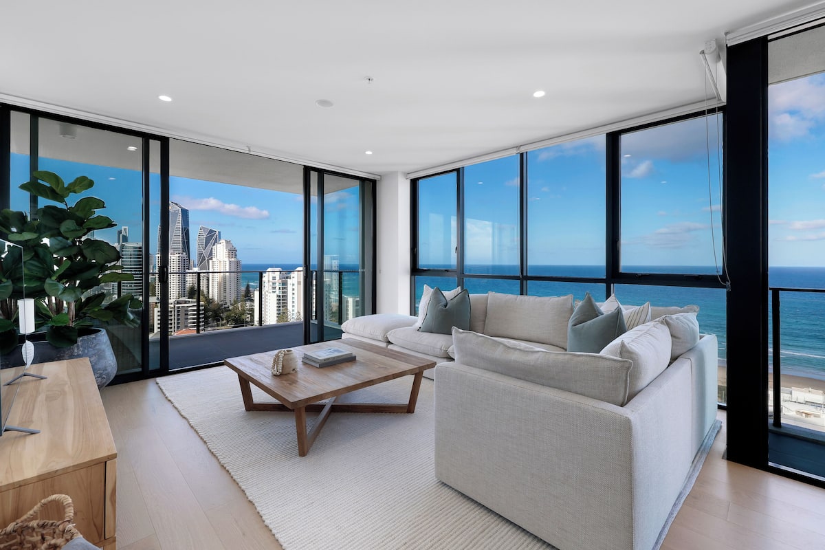Three Bedrooms Luxury Skyrise | Living area | Flat-screen TV
