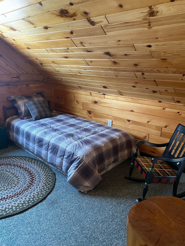 2 bedrooms, travel crib, bed sheets