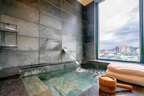 Combined shower/tub, free toiletries, hair dryer, towels - Le Lu (Jiaoxi)