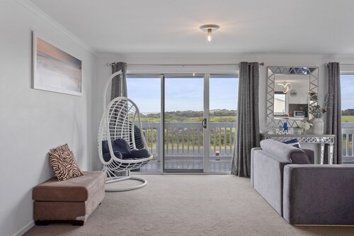 Ocean Pearl by Ready Set Stay - 10 min Walk to the Beach, BBQ
