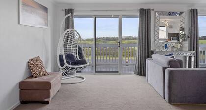 Ocean Pearl by Ready Set Stay - 10 min Walk to the Beach, BBQ