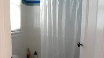 Combined shower/bathtub, hair dryer, towels, soap
