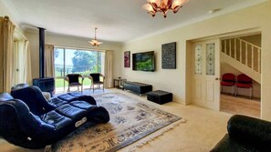 TV, fireplace, video-game console, DVD player - Pelican Beach House S (Narrawallee)