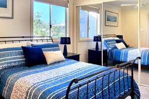 4 bedrooms, iron/ironing board, WiFi, bed sheets