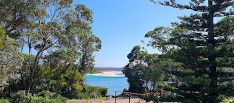 Pelican Beach House - Luxury 4-bedroom Narrawallee beachfront home with stunning ocean views