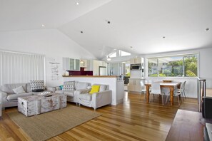 TV, DVD player, books - Sticks By The Sea Sum (Manyana)