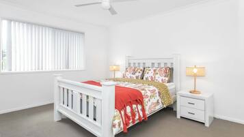 4 bedrooms, iron/ironing board, WiFi