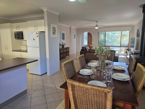 Interior - Beach Breeze at Mollymook near Beach (Mollymook)
