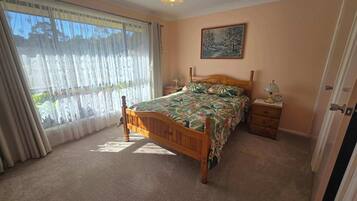 3 bedrooms, iron/ironing board