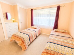 3 chambres, fer et planche à repasser