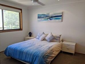 3 bedrooms, iron/ironing board, bed sheets