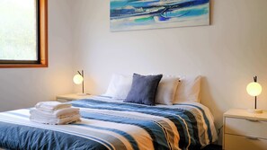 3 bedrooms, iron/ironing board, bed sheets