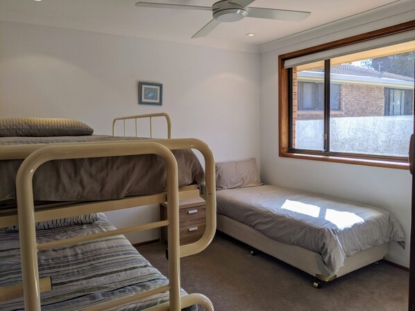 3 bedrooms, iron/ironing board, bed sheets