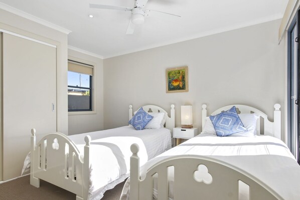 4 bedrooms, iron/ironing board, WiFi, bed sheets