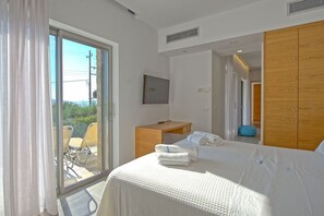 5 bedrooms, travel cot, free WiFi