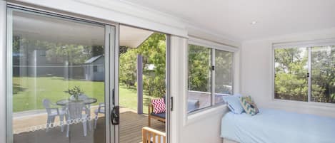 2 slaapkamers, een strijkplank/strijkijzer, beddengoed