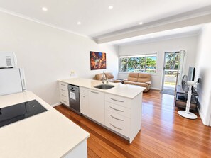 Interior - Harbour Breeze at Ulladulla (Ulladulla)