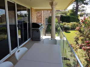 Outdoor dining - Southern Comfort at Mollymook (Mollymook)