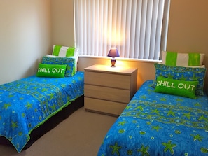 3 bedrooms, iron/ironing board, bed sheets - Southern Comfort at Mollymook (Mollymook)