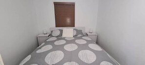 3 Schlafzimmer, Bügeleisen/Bügelbrett, Bettwäsche