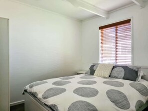 3 chambres, fer et planche à repasser, draps fournis
