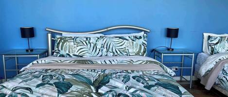 4 bedrooms, iron/ironing board, WiFi