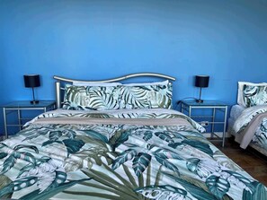 4 bedrooms, iron/ironing board, WiFi